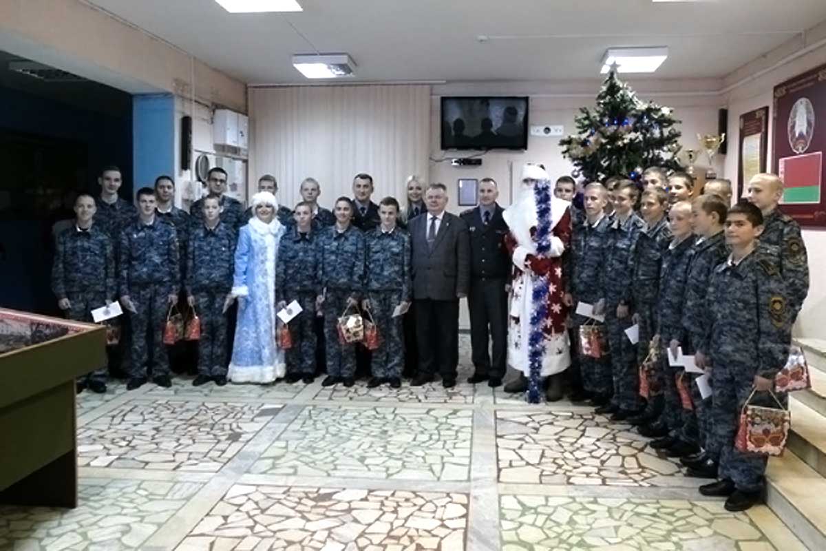 Представители ГУВД и академии поздравили учащихся Спецлицея МВД