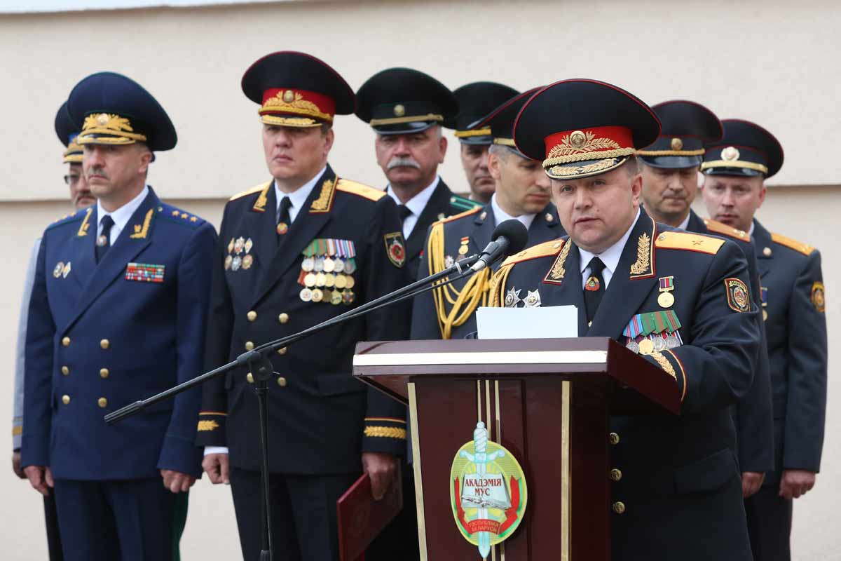 Заместитель министра внутренних дел Александр Барсуков поздравил коллектив Академии МВД с 60-летним юбилеем милицейского вуза