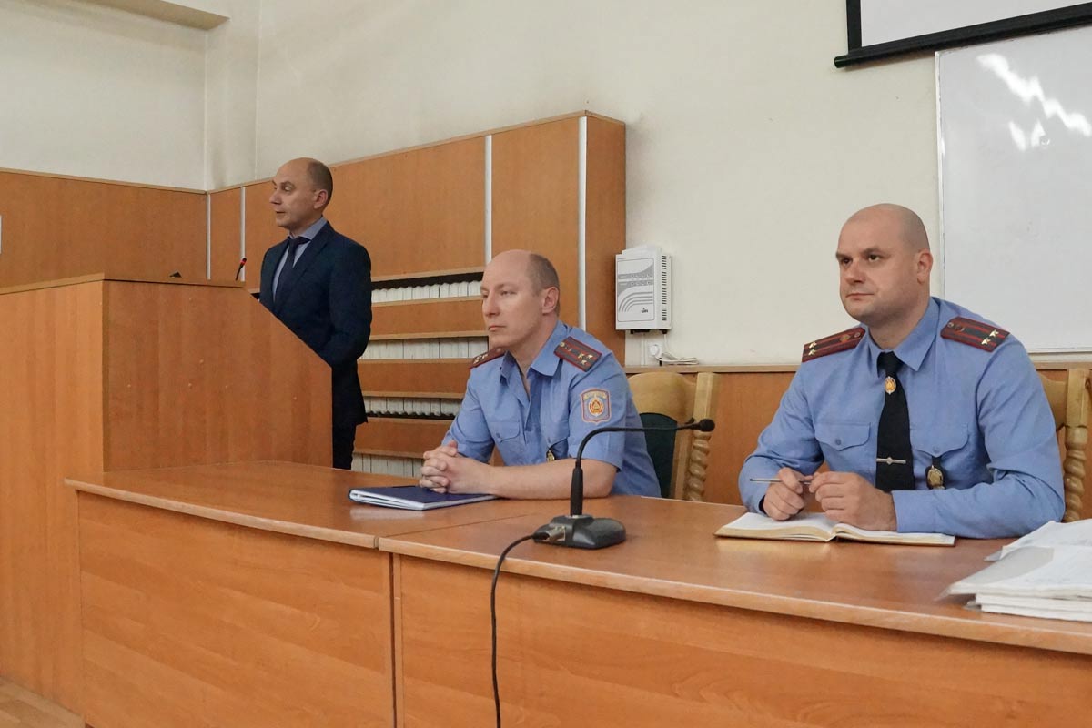 Руководитель ГУНиПТЛ провел лекционное занятие на факультете милиции