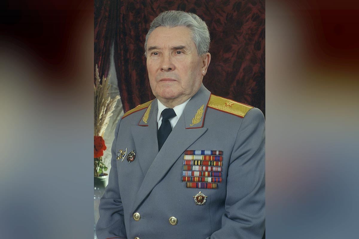 Генерал-майор милиции Михаил Зырин - первый начальник милицейского вуза