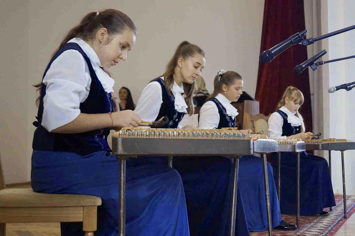 Для молодежи - яркий концерт и увлекательная экскурсия