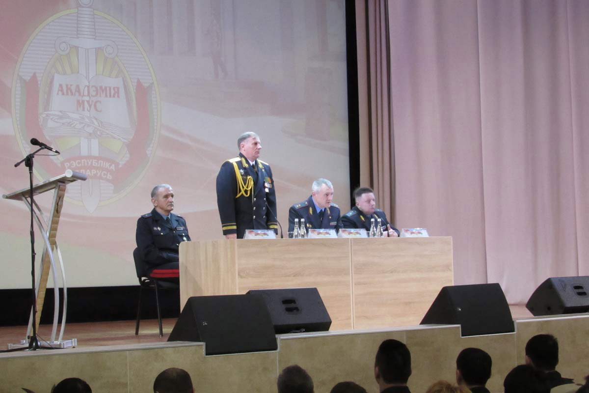 Министр представил коллективу академии нового начальника