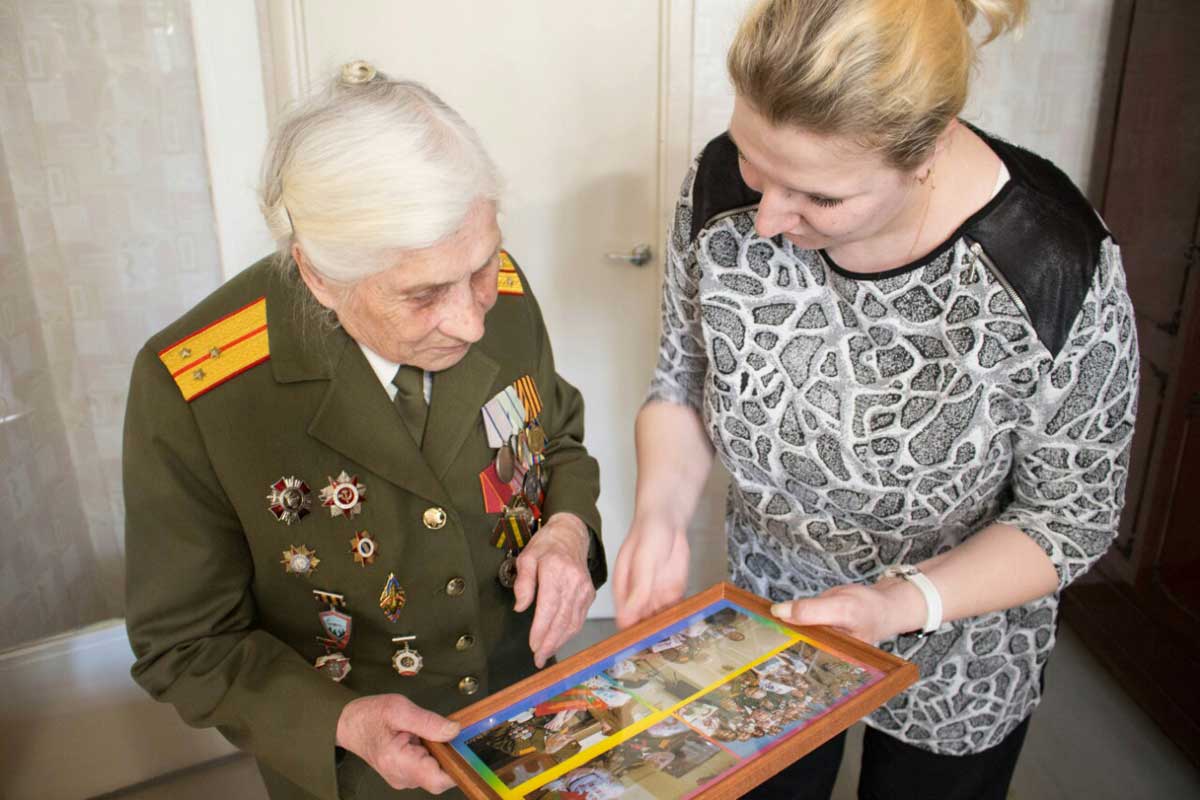Актив БРСМ из Академии МВД поздравляет ветерана Великой Отечественной войны