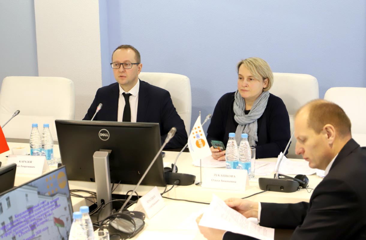 Открыли заседание представители ГУОПП МОБ МВД и программы ЮНФПА в Беларуси.