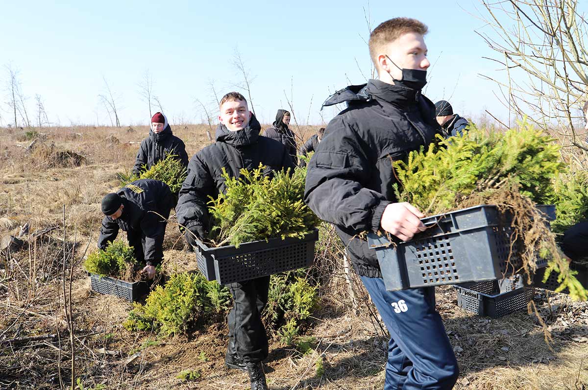 Академия МВД приняла участие в добровольной акции  «Неделя леса ‒ 2021»