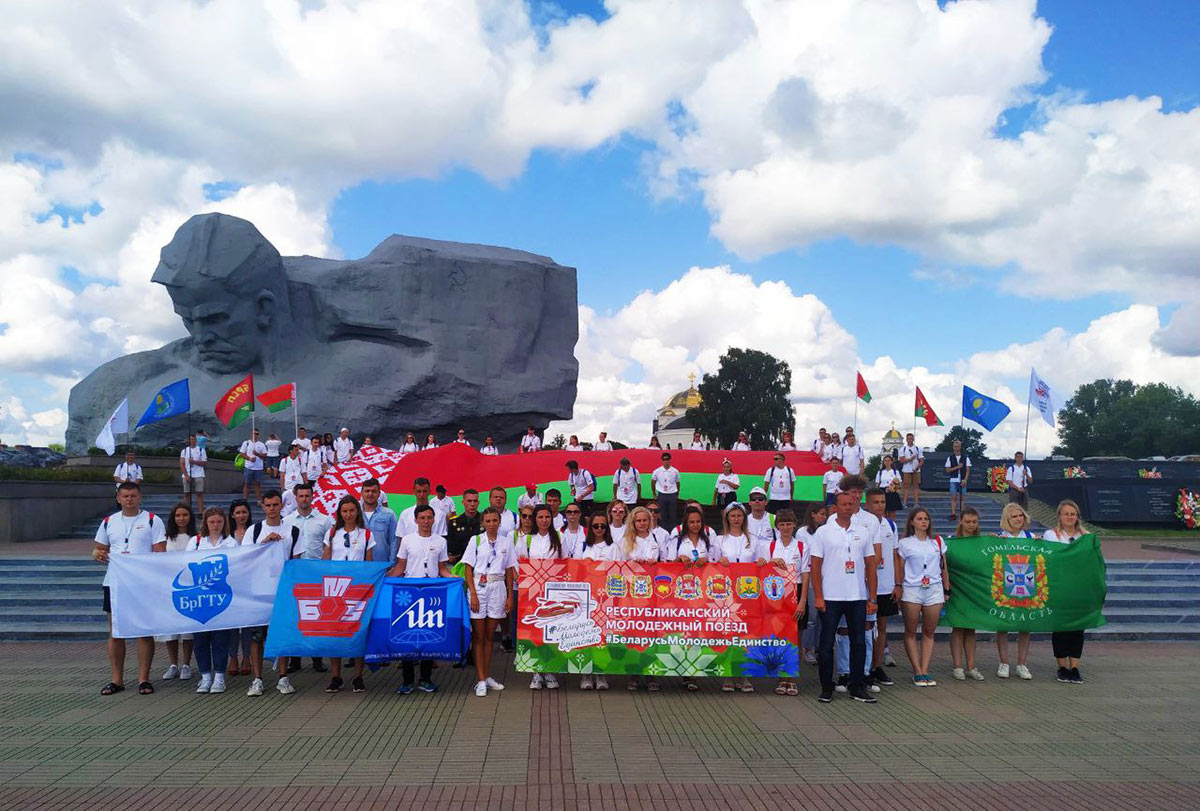 Участники проекта #БеларусьМолодежьЕдинство сегодня знакомятся с историей Бреста