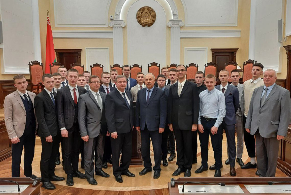 Представители Академии МВД встретились с судьей Конституционного Суда Беларуси