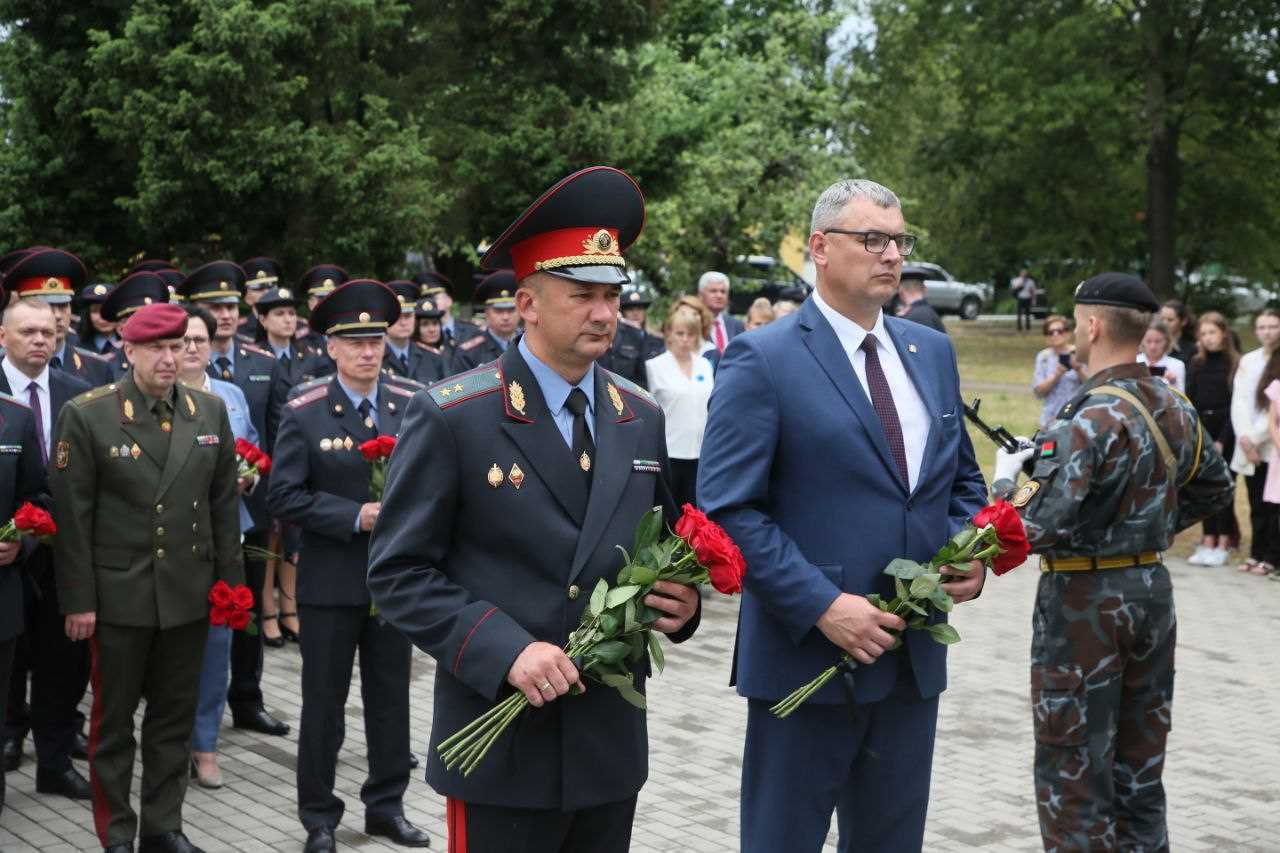 Отдать дань уважения защитникам родной земли 