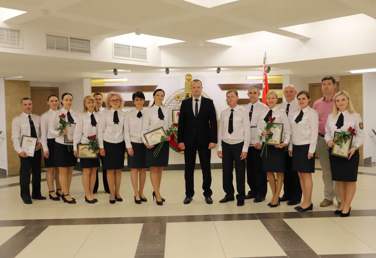 Начальник Академии МВД поздравил сотрудников кадровой службы вуза
