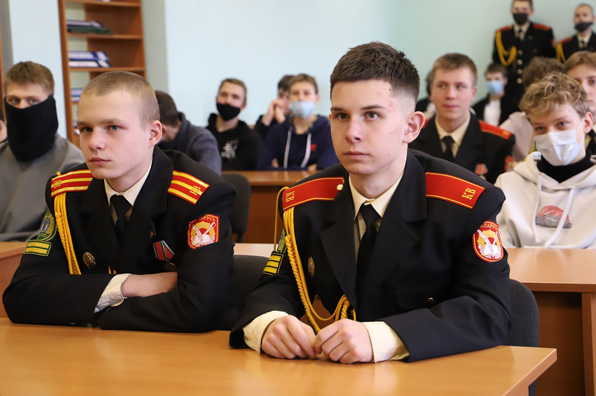 Академию МВД посетили школьники Первомайского района столицы