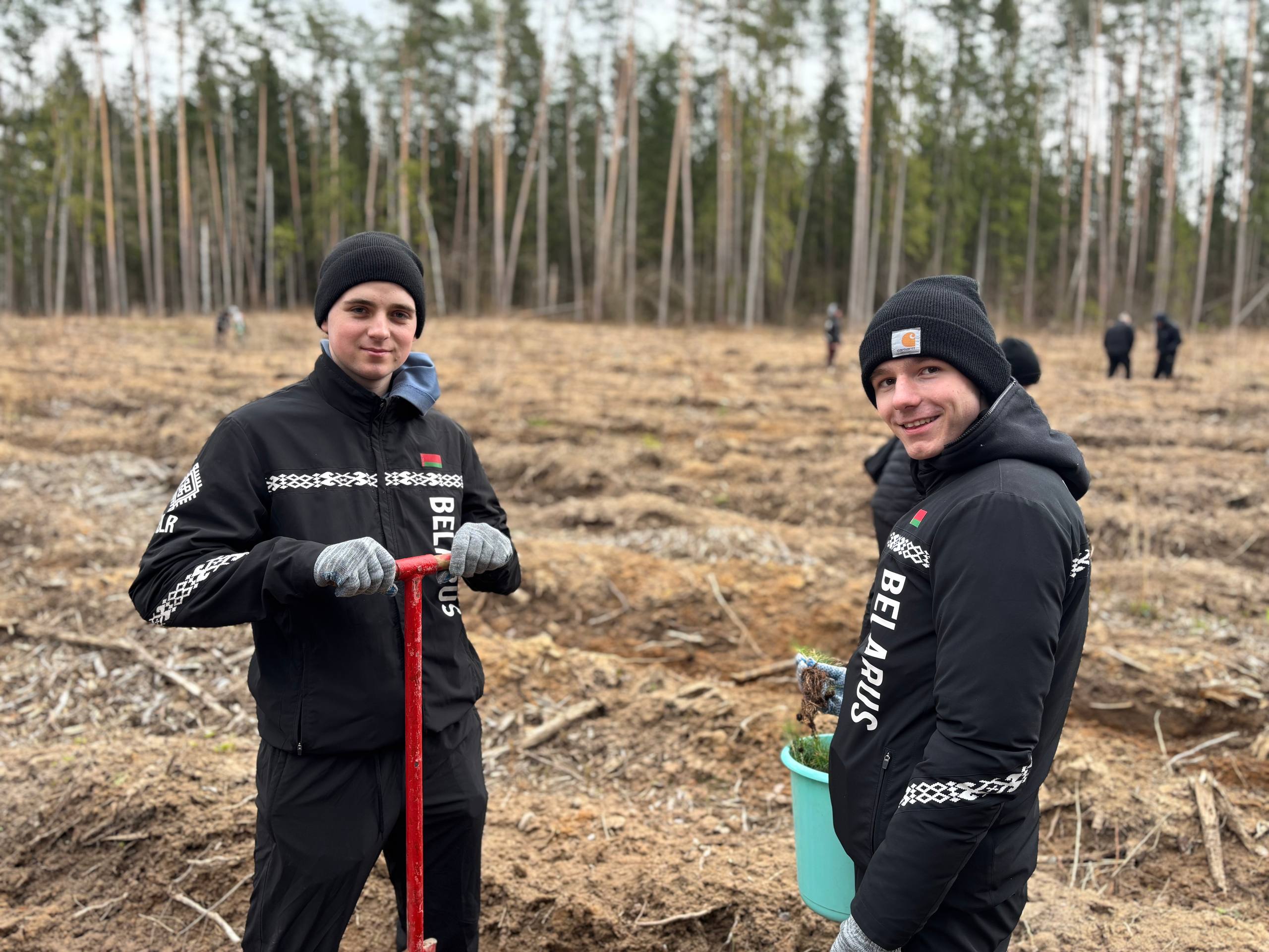 Лес в порядке с молодыми правоохранителями! 